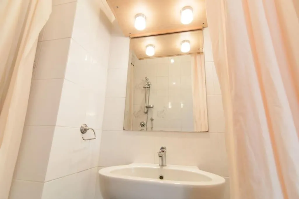 Romantic Apt In San Frediano Florence